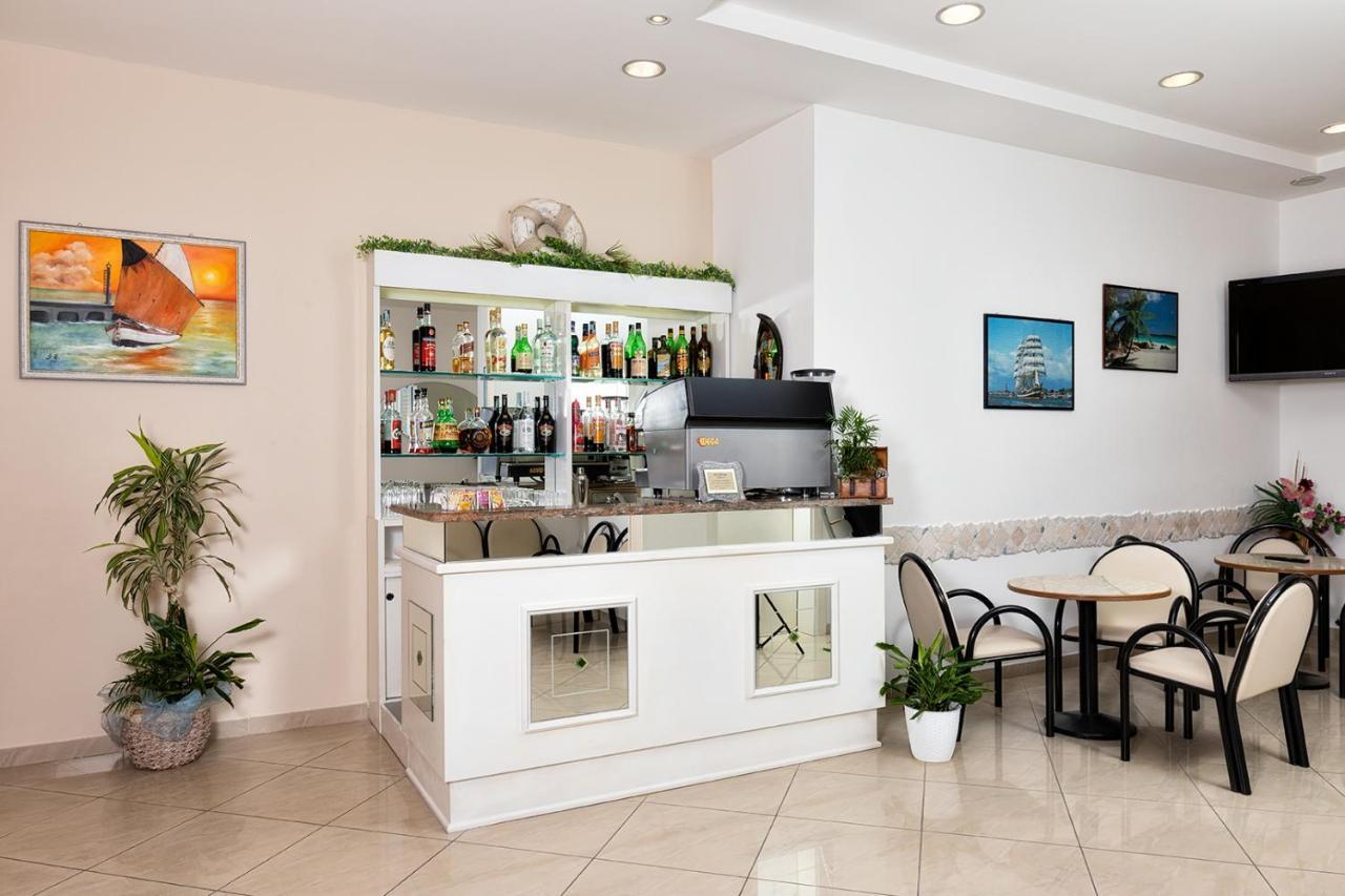 Albergo Gloria Μπελάρια-Ιτζέα Μαρίνα Εξωτερικό φωτογραφία