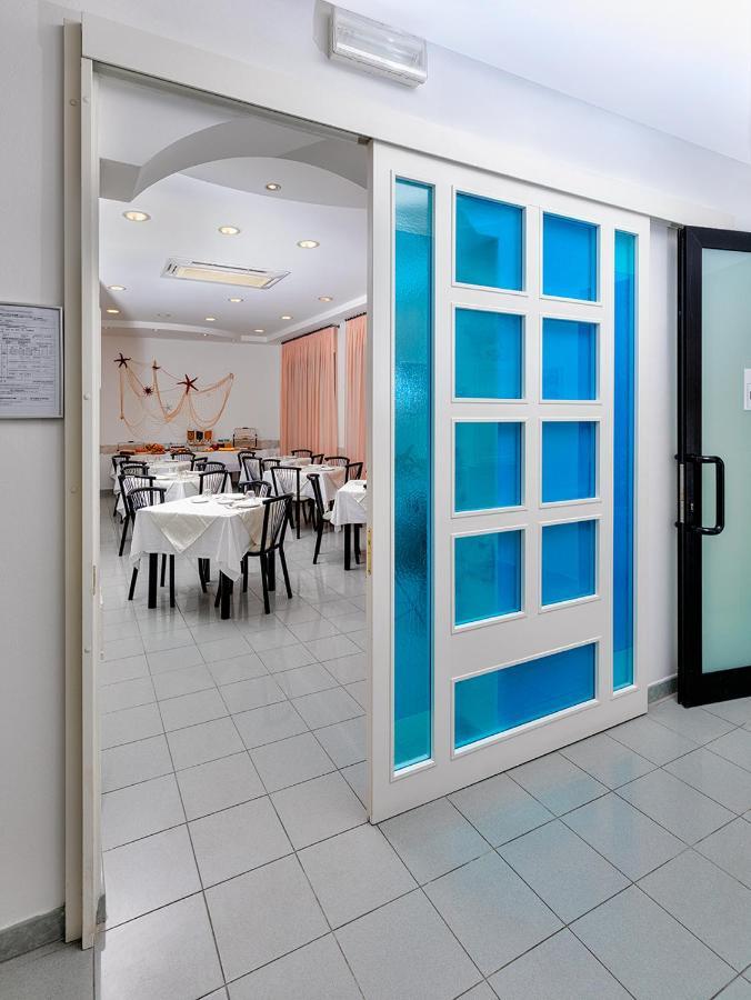 Albergo Gloria Μπελάρια-Ιτζέα Μαρίνα Εξωτερικό φωτογραφία