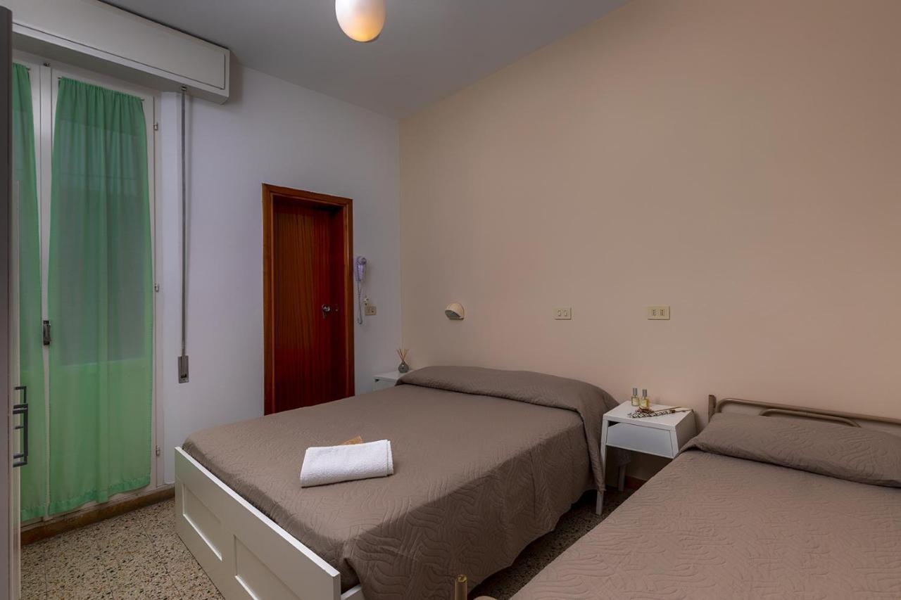 Albergo Gloria Μπελάρια-Ιτζέα Μαρίνα Εξωτερικό φωτογραφία